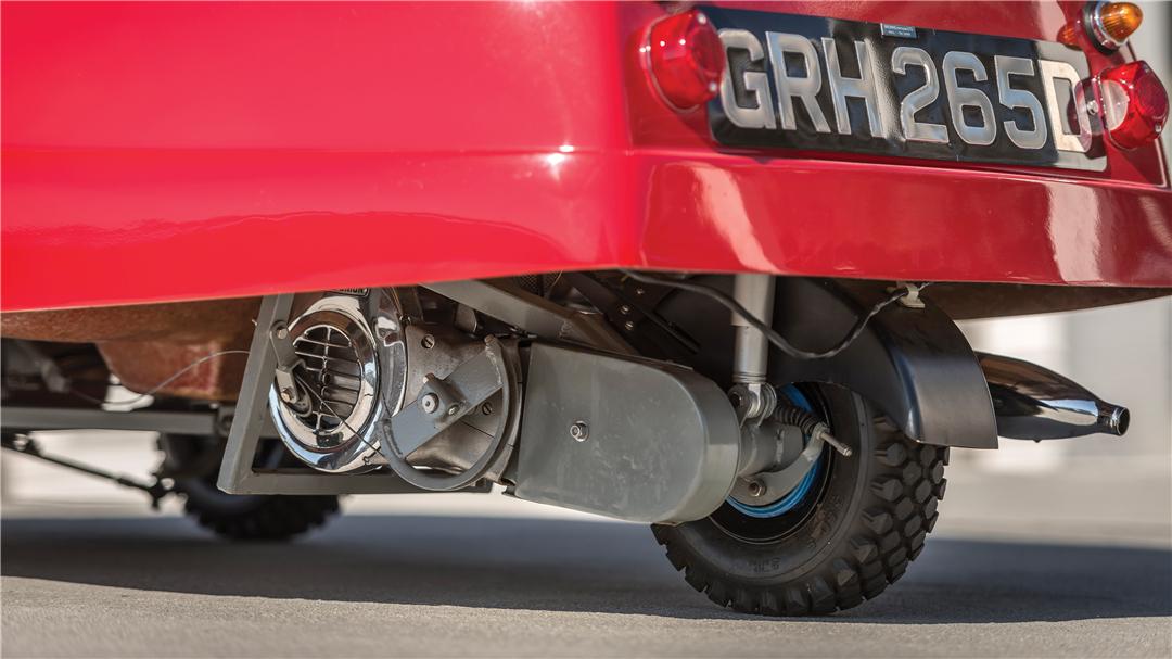 乍一看,peel trident就像一辆儿童玩具车,飞碟造型