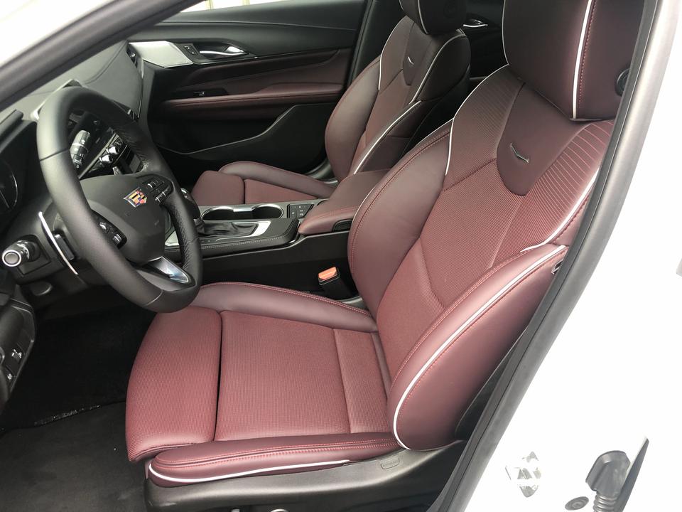 ct4有黑白蓝灰紫红,如果挑浆果色内饰(暗红),你们车身会什