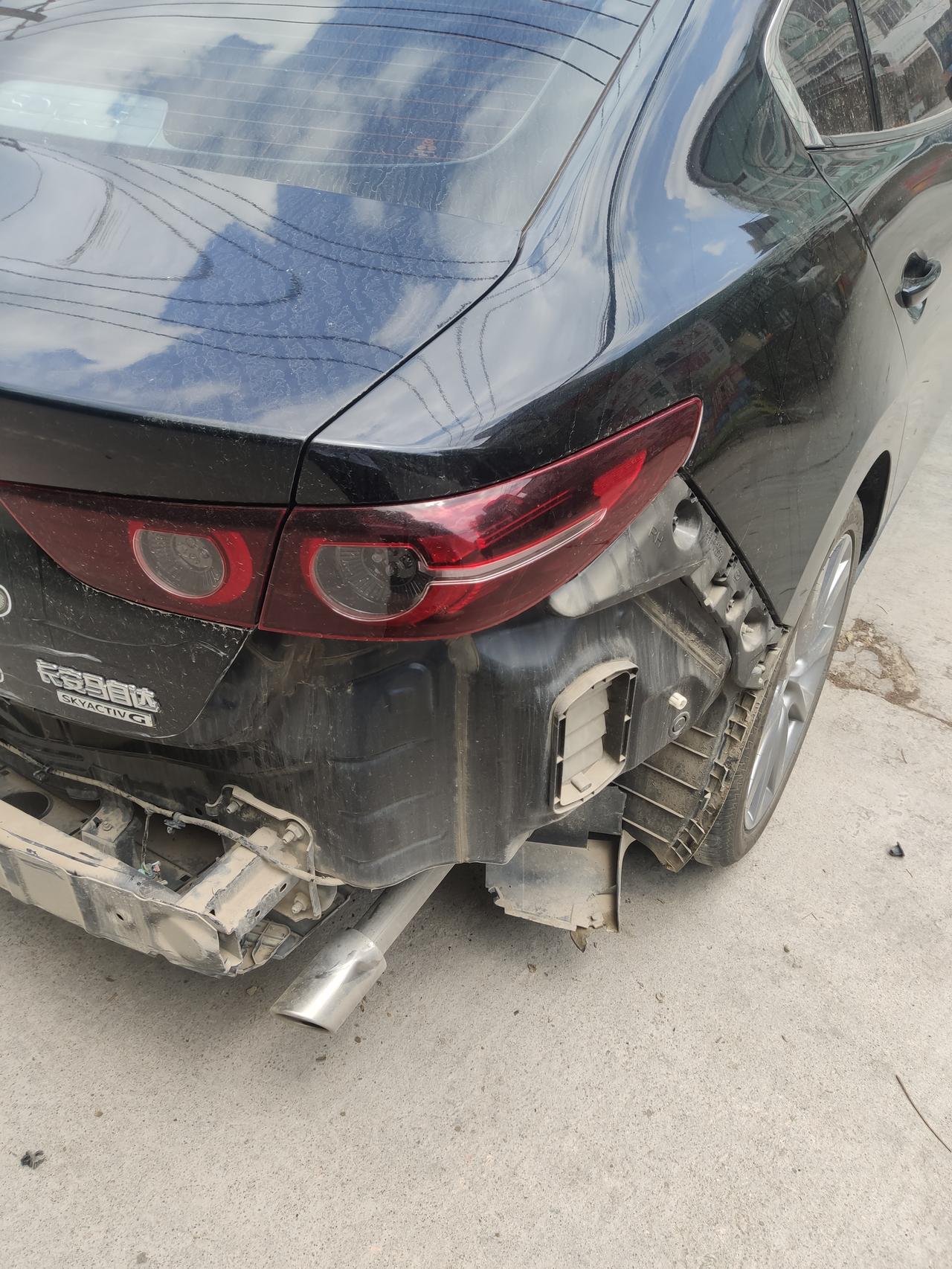 我出车祸居然被人写今日头条_马自达3 昂克赛拉车友圈_懂车帝