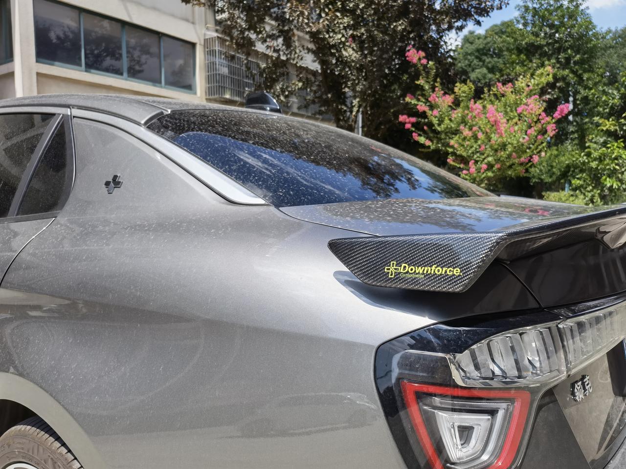 领克03大尾翼上车