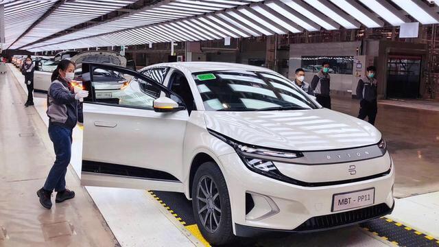 四驱 48寸一体式屏,拜腾m-byte量产版下线!日前,拜腾