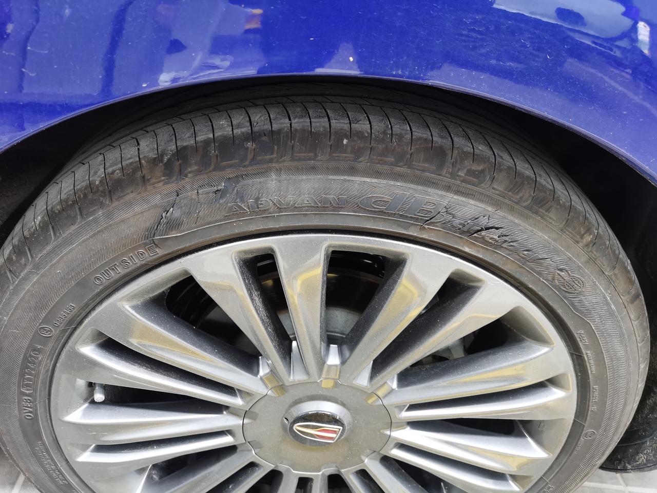 红旗轮胎够硬这样了都还能跑