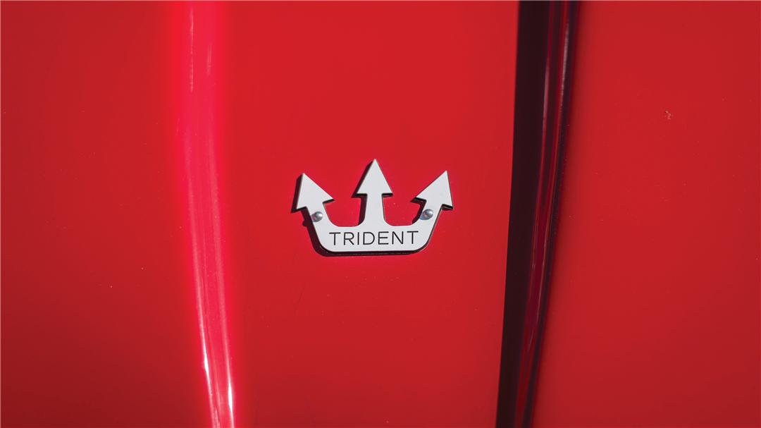 乍一看,peel trident就像一辆儿童玩具车,飞碟造型