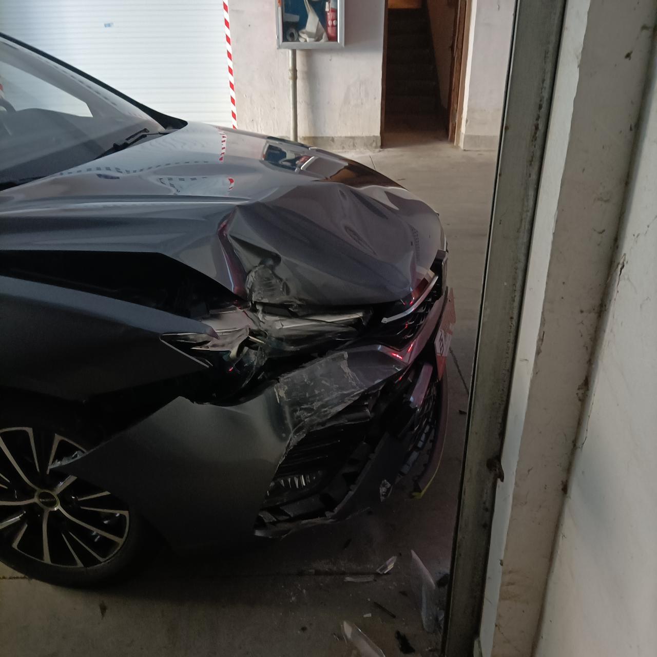 新车提车就撞了_荣威i5车友圈_用户1618112386179800_懂车帝