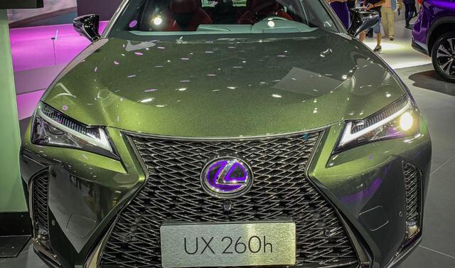 雷克萨斯ux260h亮相,车身漆面采用与雷克萨斯lc500灵