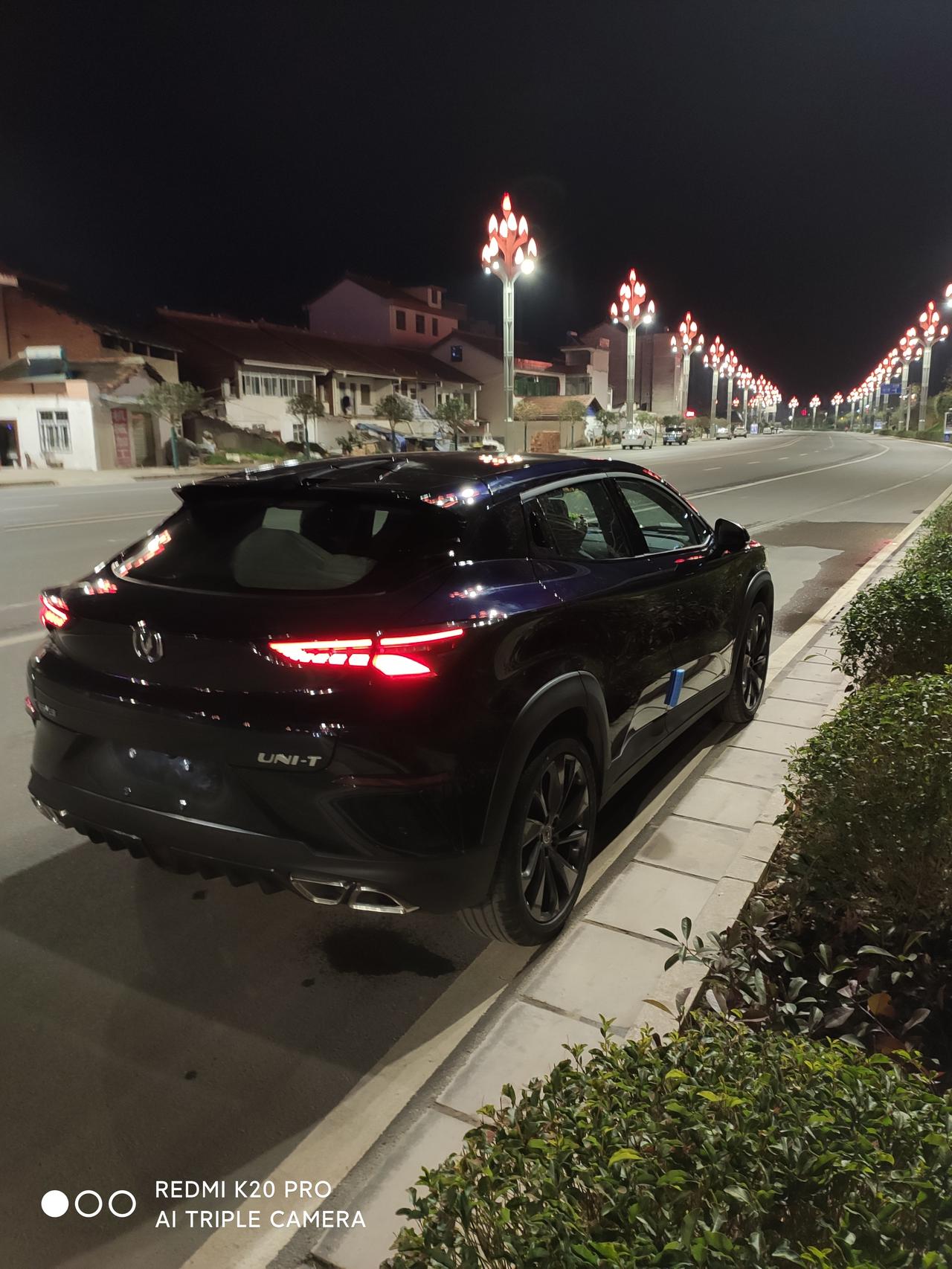 59万询底价一曲秋噫浓长安uni-t车主·车龄1年黑色晚上看漆面渐变蓝色