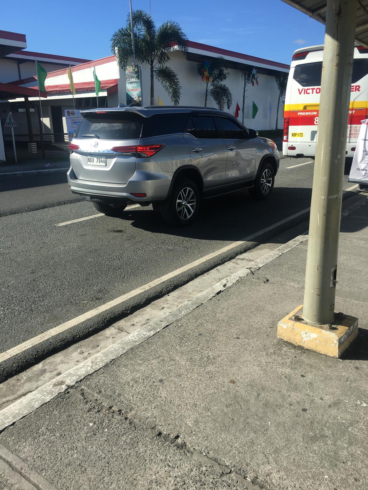 fortuner刚到菲律宾看到这辆感觉帅爆了只来得及拍到一张各位车友能