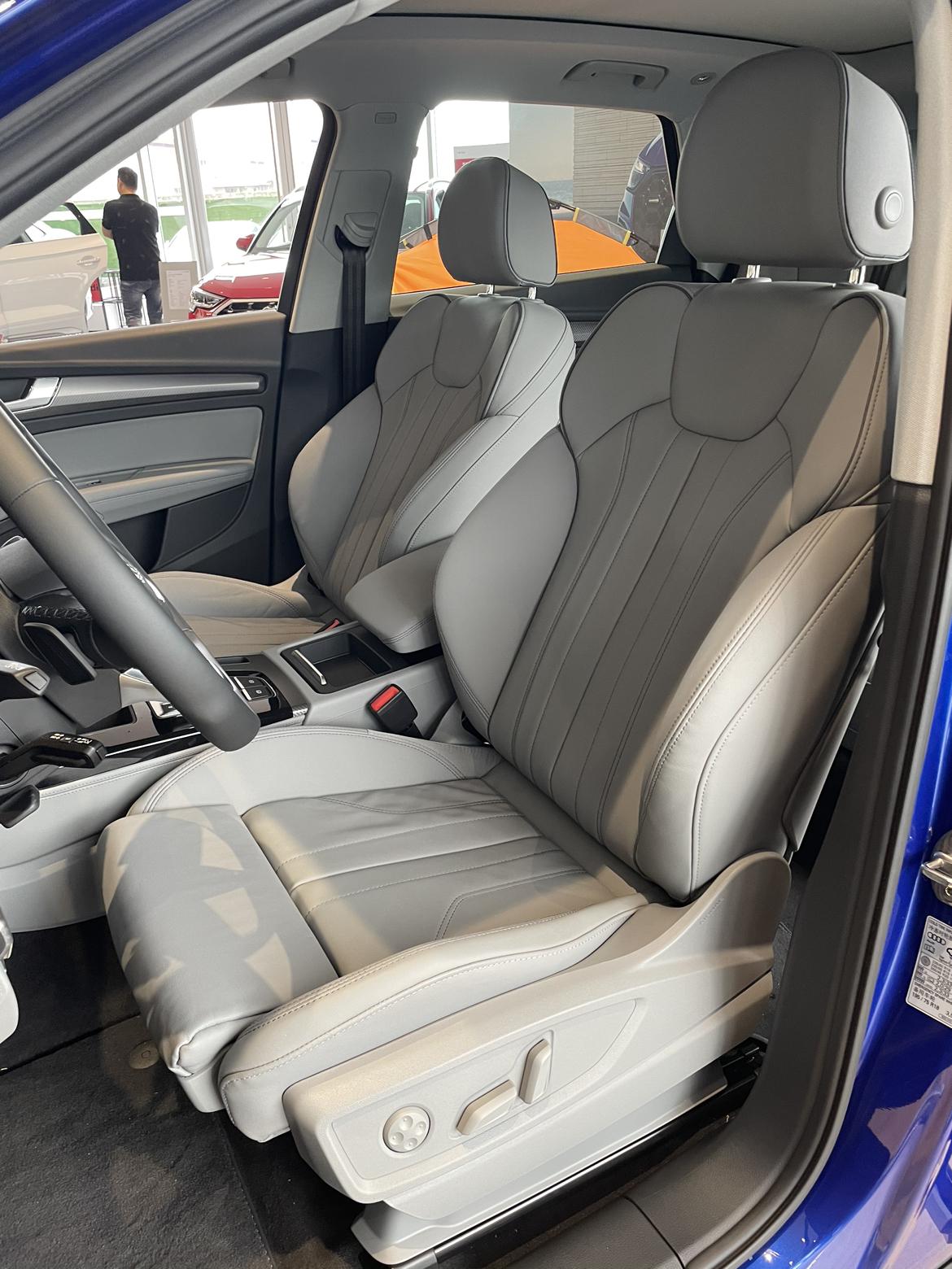 关于奥迪q5l座椅颜色