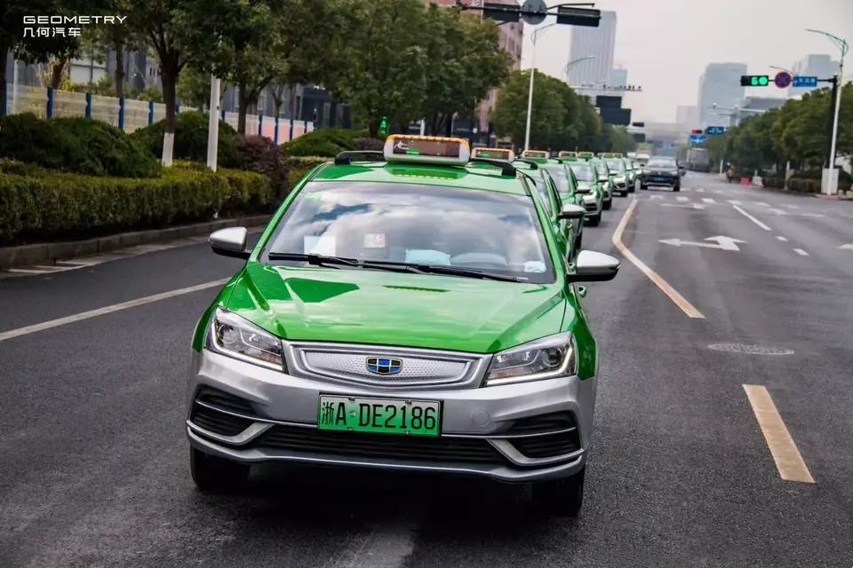 吉利帝豪ev顺利交付,浙江杭州喜迎首批帝豪ev出租车,帝豪果
