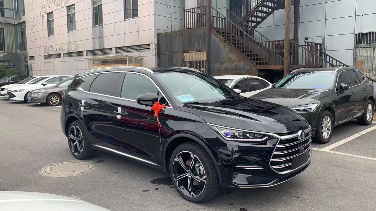 大黑唐变身黑武士