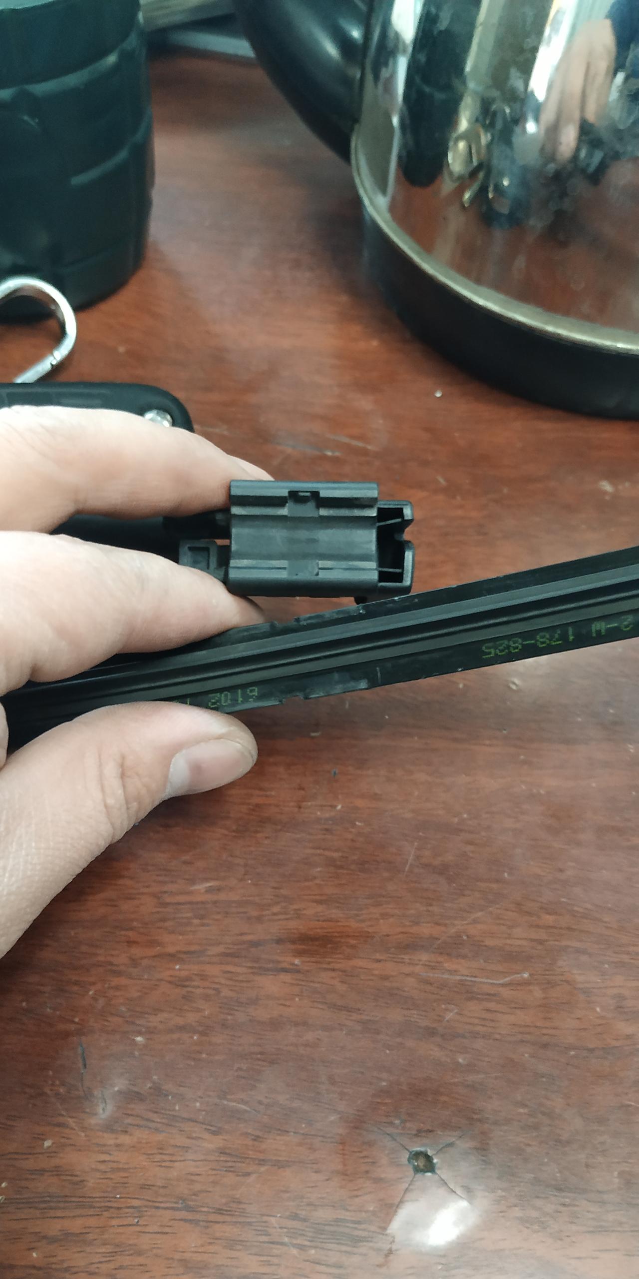 自己动手更换雨刮器胶条