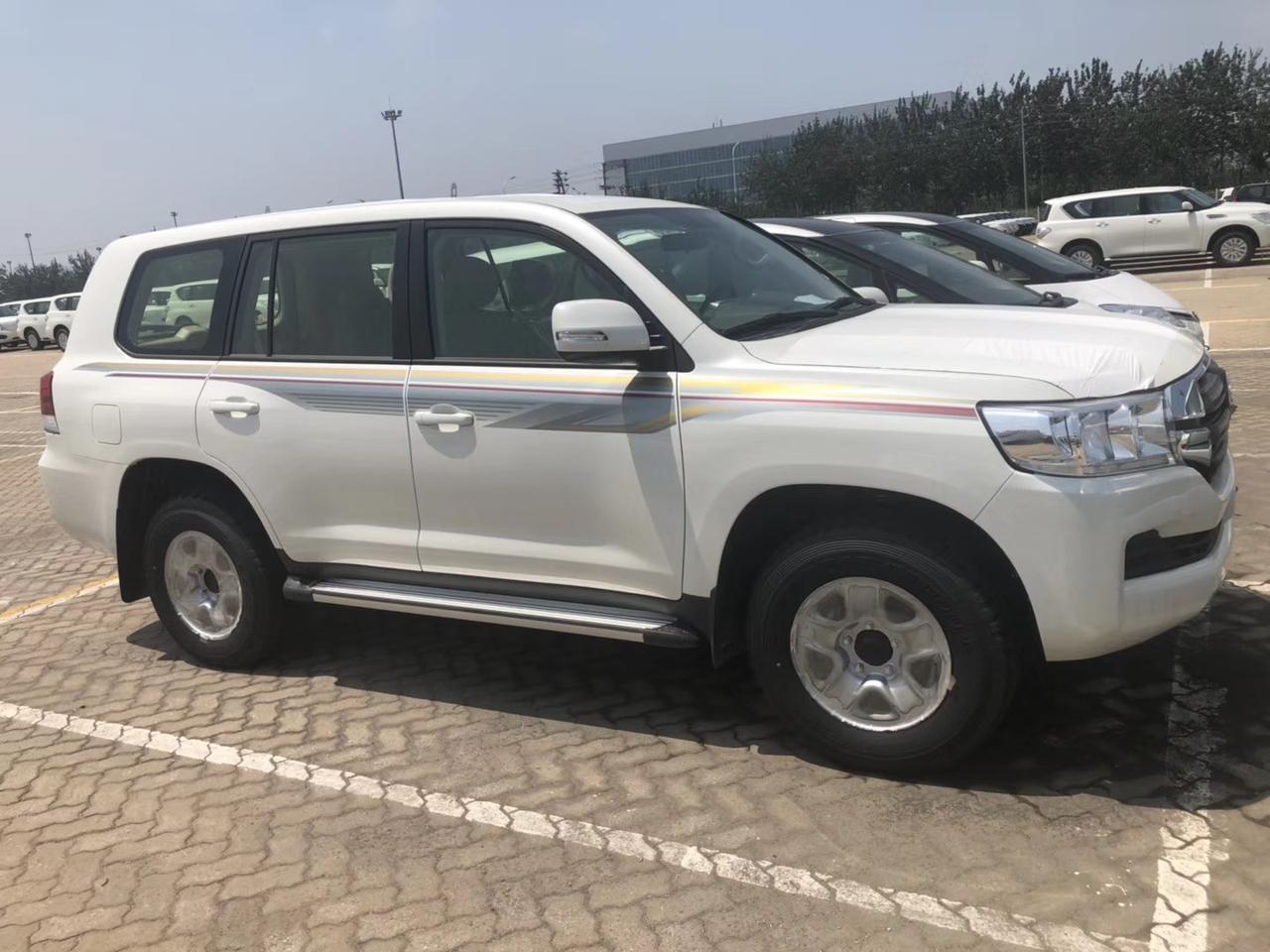 中东陆巡 最低配升级改装 5700大包围 20寸轮毂 带灯大