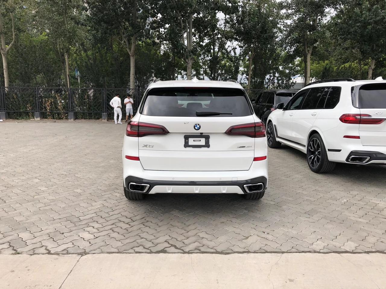 白色的x5感觉气场弱了点