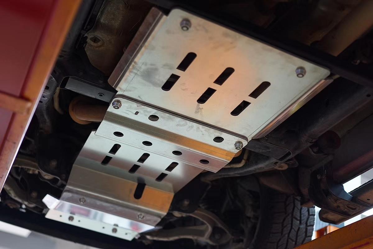 [野趣好物〕at定制道奇公羊1500皮卡专用底护板,8mm镁