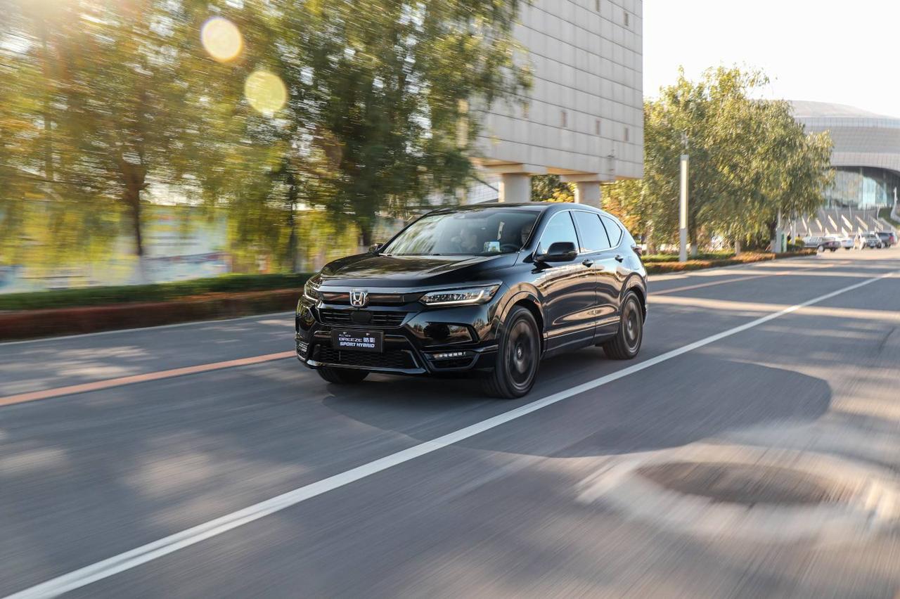 扑面而来的凌厉气息,充满攻击力量感的黑武士啊!没错!这