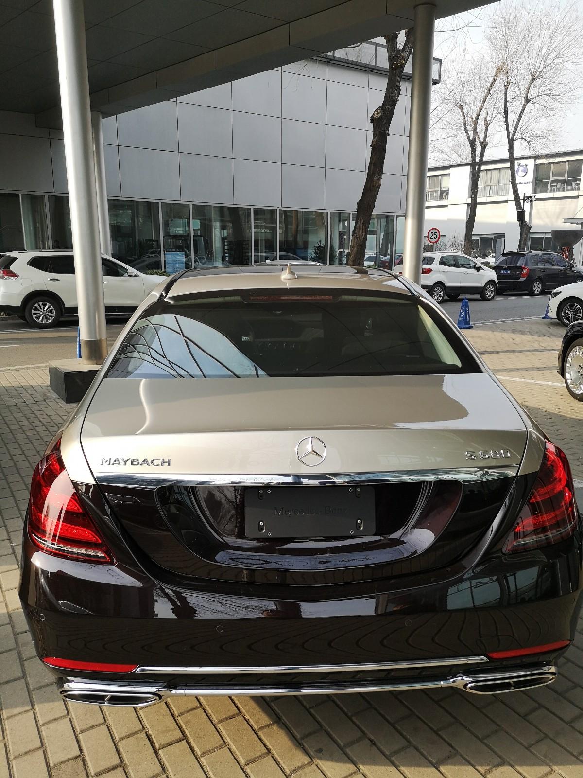 迈巴赫s680双拼色