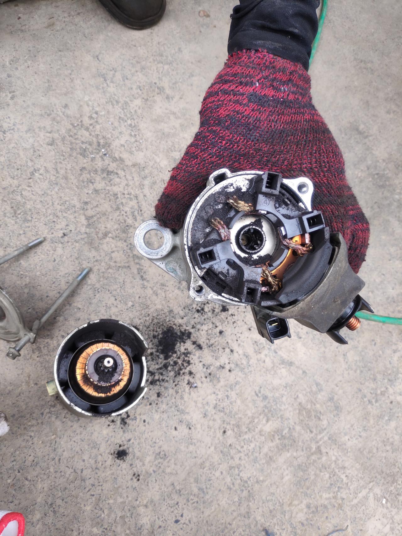 七代雅阁更换起动机碳刷