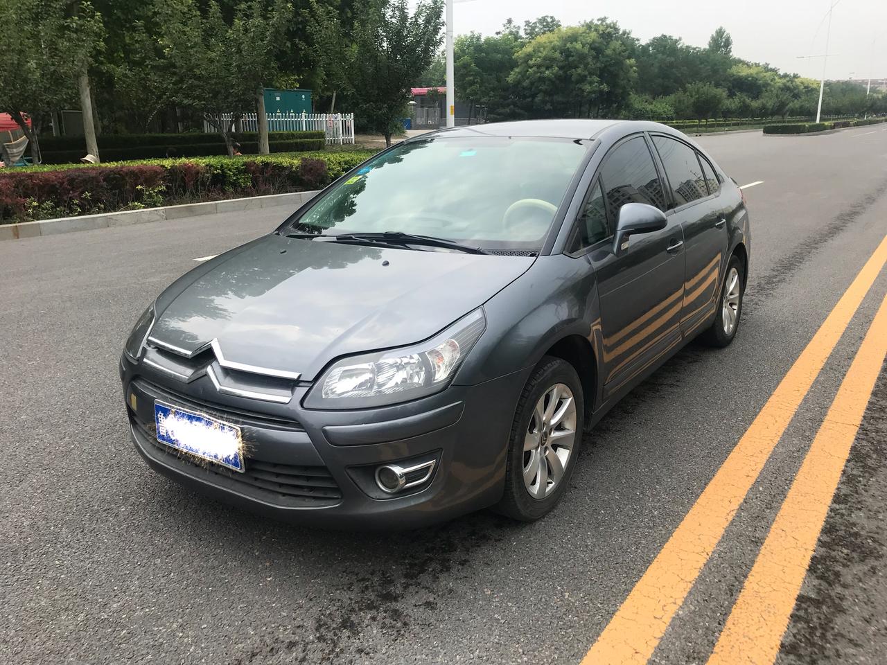 11年雪铁龙世嘉,手动高配,审车保险19年,液晶显示器续航里