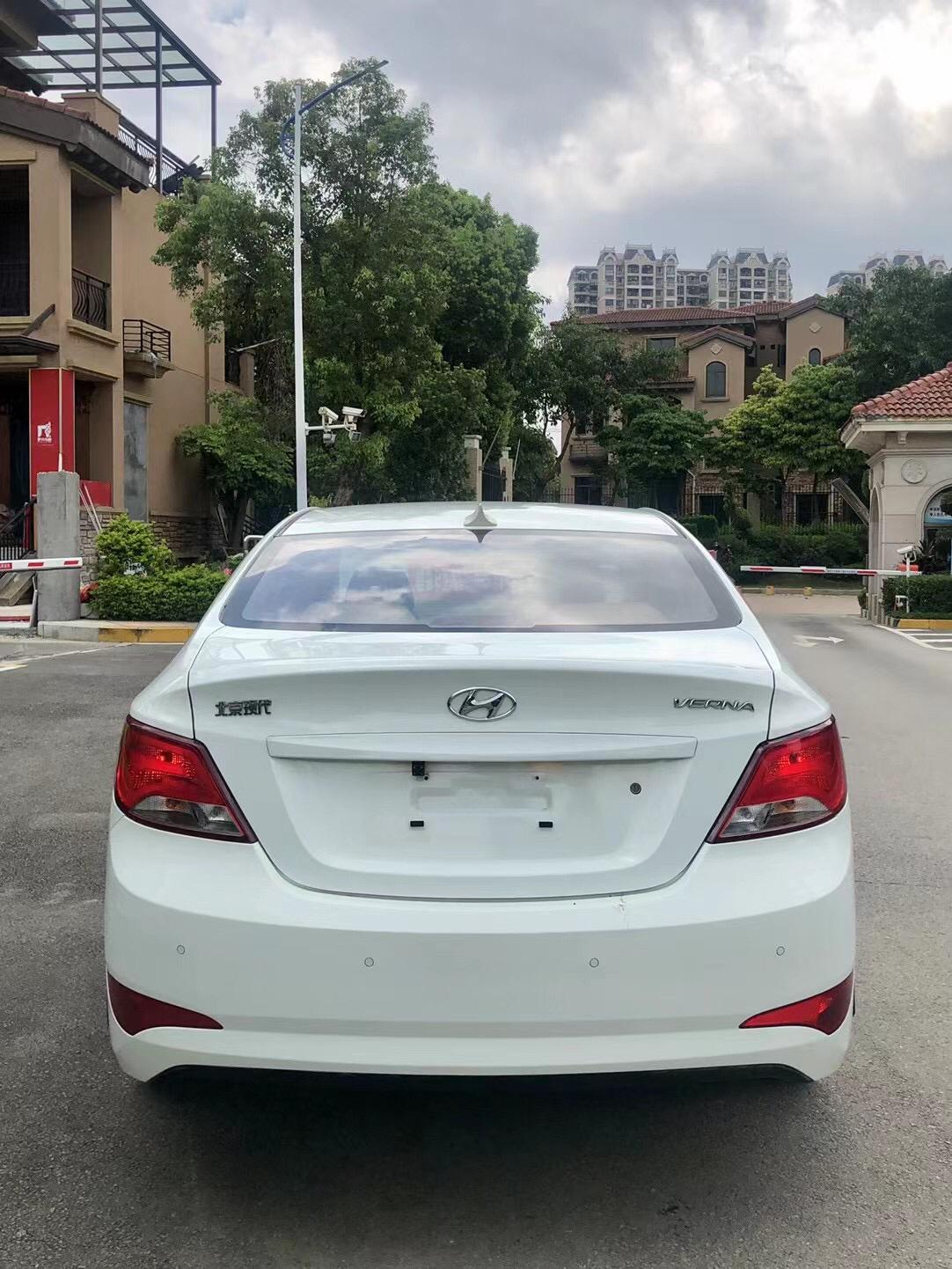 2015年现代瑞纳自动档