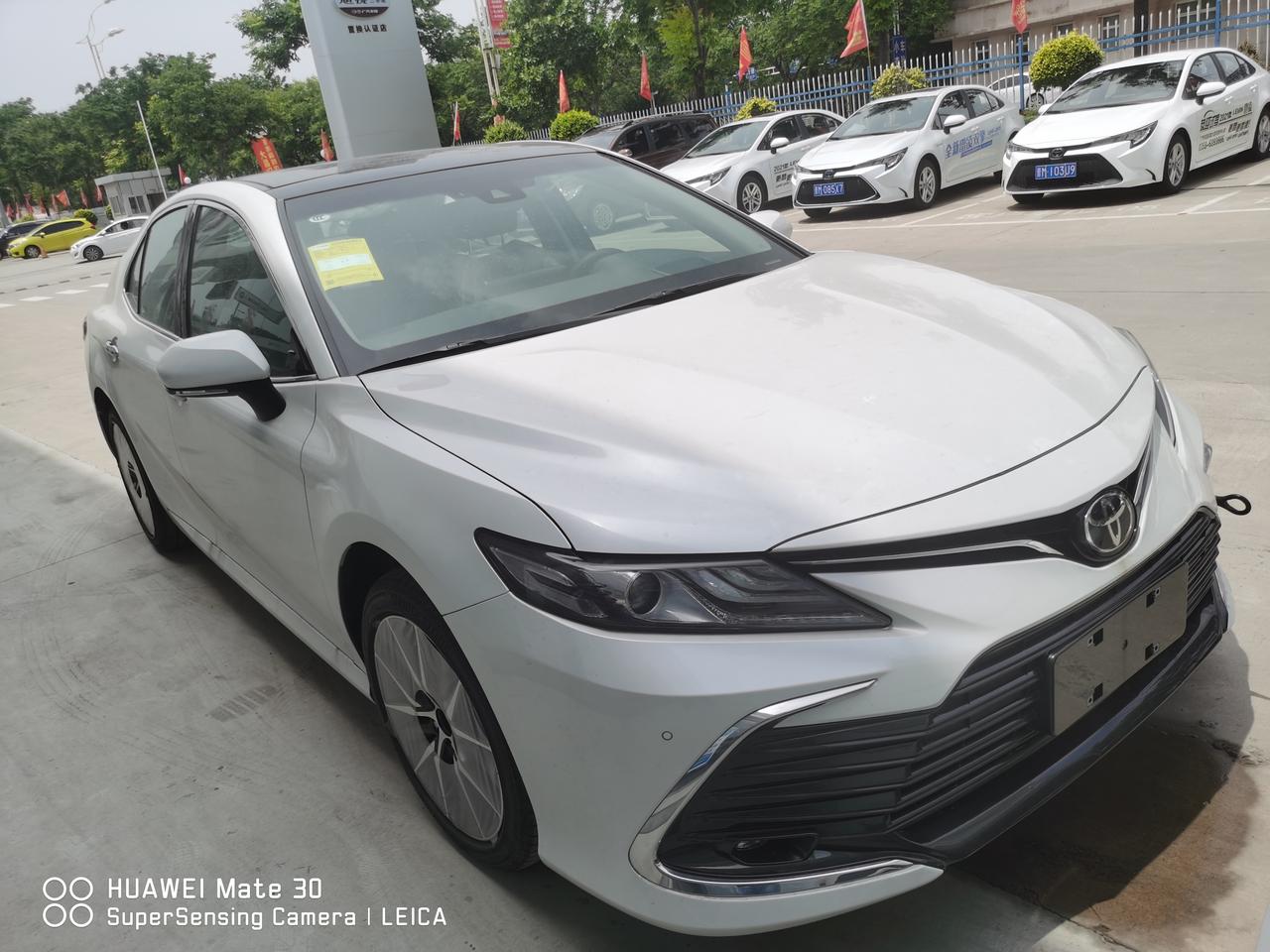 21款凯美瑞豪华白25g提新车了