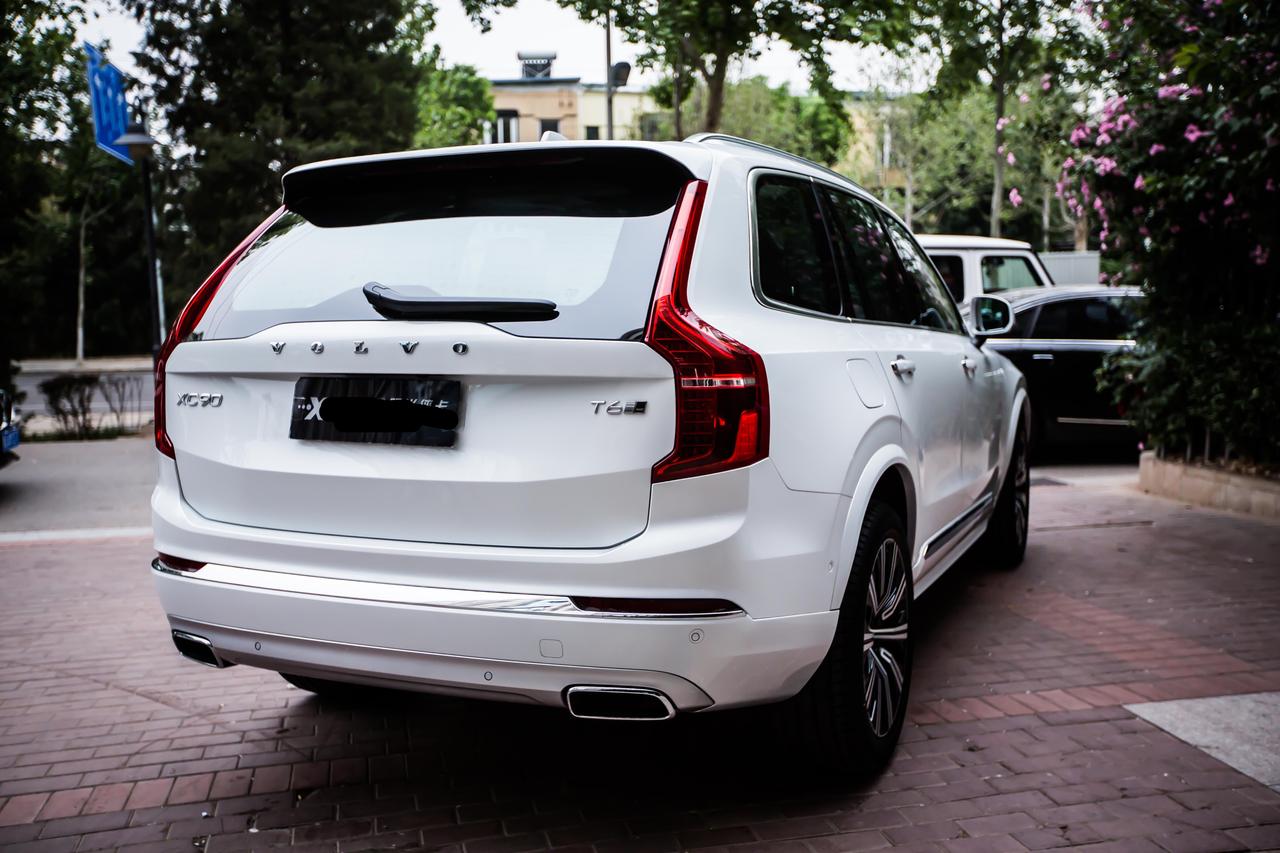 沃尔沃xc90采用了全新的设计风格,整体造型设计非常耐看,车