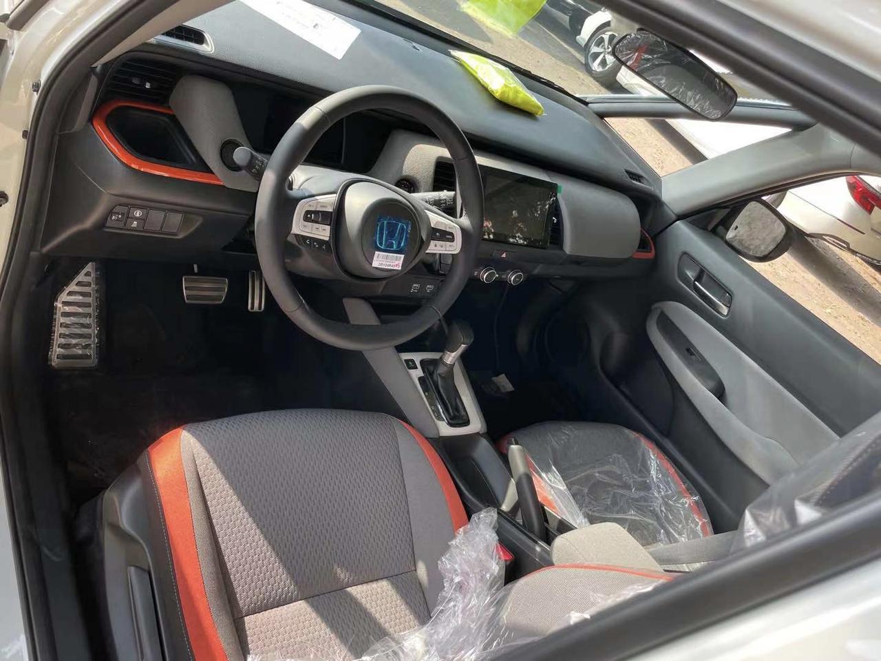 东风本田来福酱白色灵动版提车比飞度配置高价格低广州提