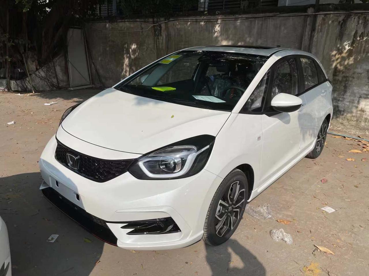 东风本田来福酱白色灵动版提车比飞度配置高价格低广州提