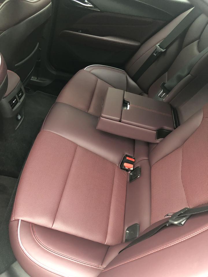 ct4有黑白蓝灰紫红,如果挑浆果色内饰(暗红),你们车身会什