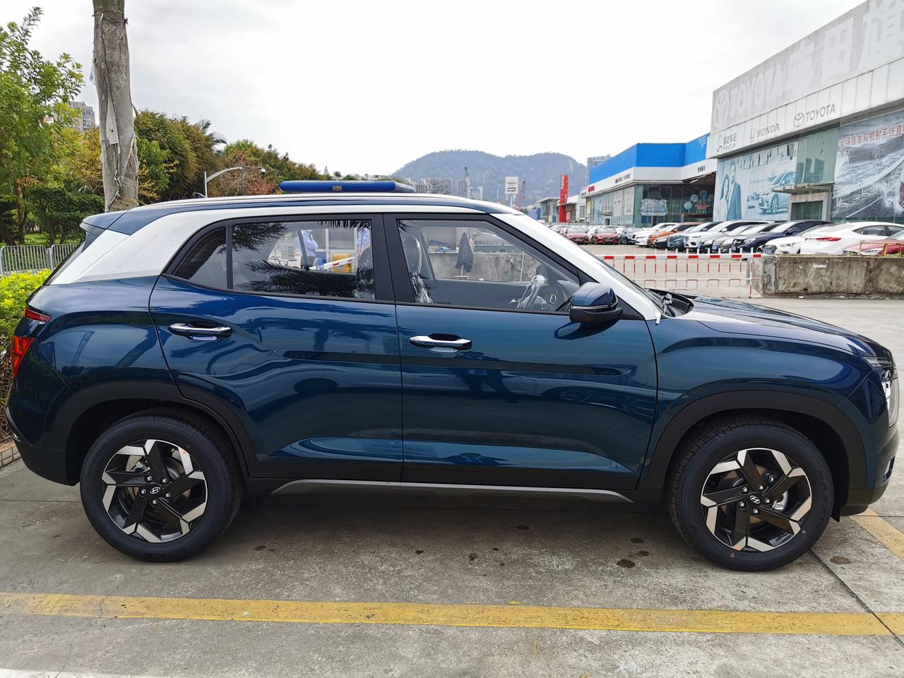 新一代ix25水鸭蓝,这颜色骚得够低调_现代ix25车友圈_懂车帝