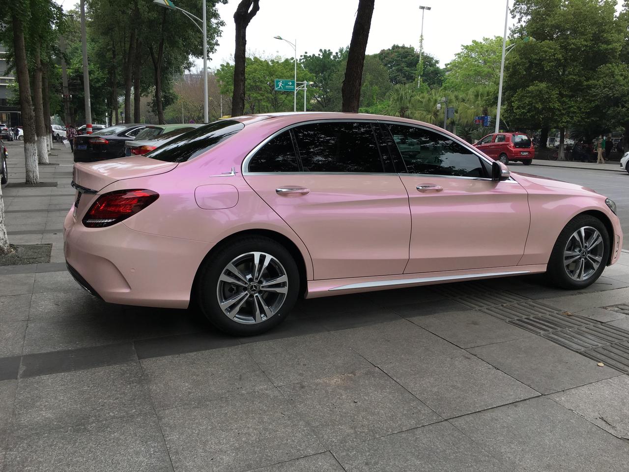 粉粉少女心啊,小姐姐开上漂亮的不行_奔驰c级车友圈_懂车帝