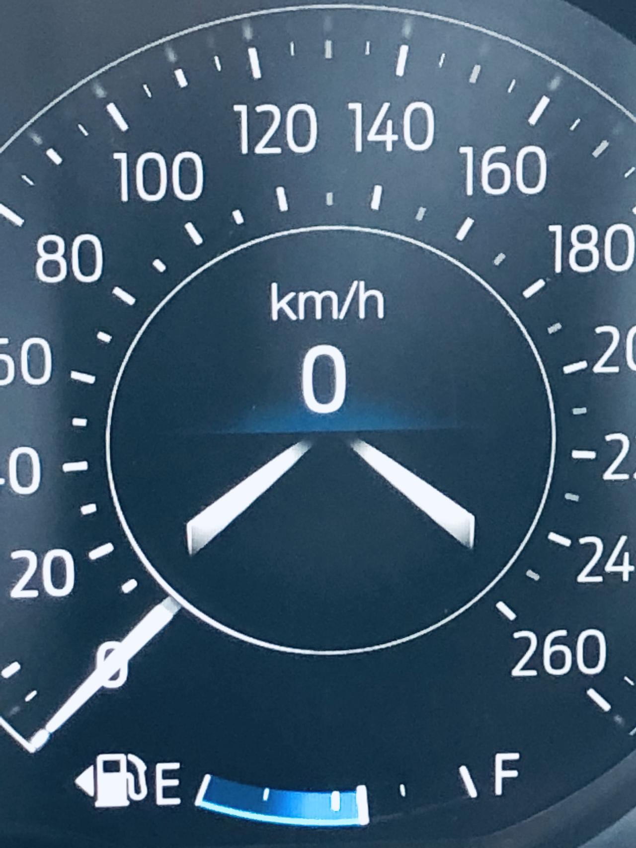 各位,请教一下,福特野马2020款,之前的码表是图一,现在突