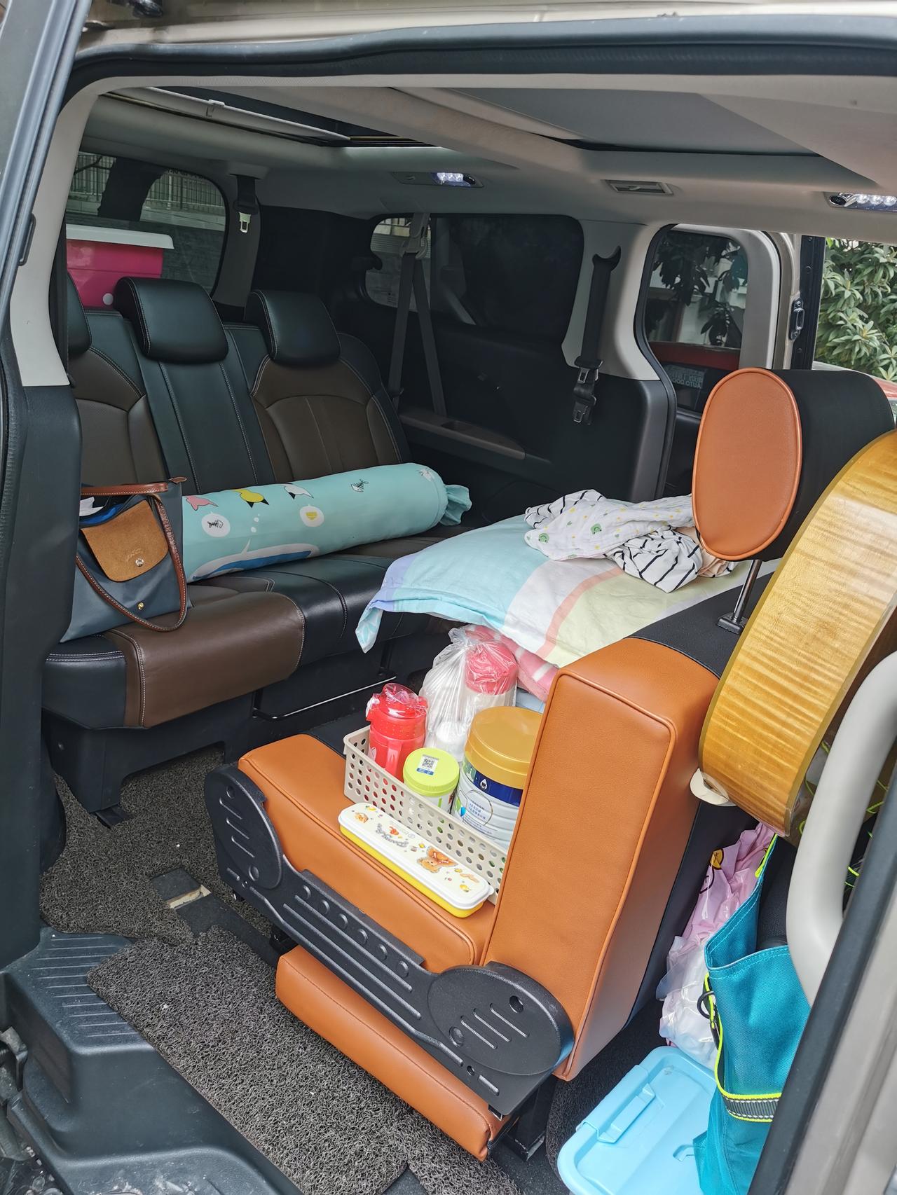 大通g10豪华版,第一张图原来的座椅拆了,最小改动变床车能装