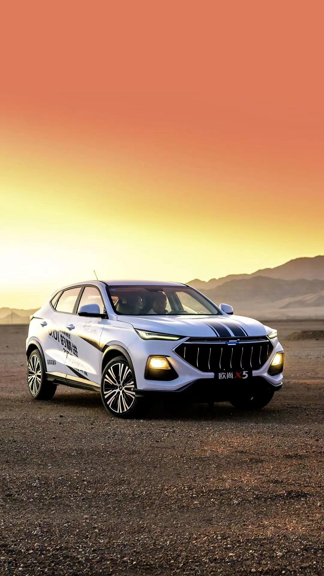 长安欧尚x5又放图了,看样子主打运动风格 白色,红色是主打颜