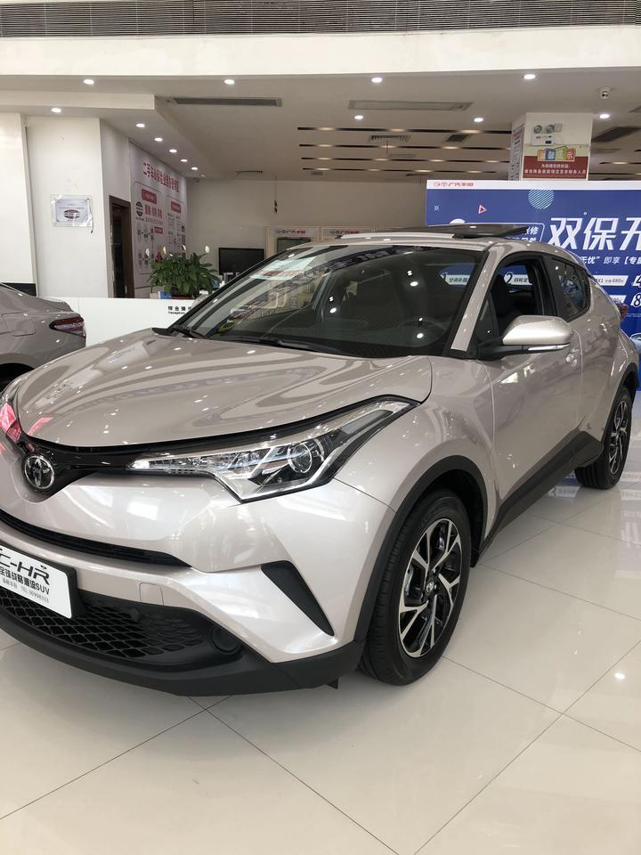 请问一下欧泊银适合女孩子开吗?大家给个建议_丰田c-hr车友圈_懂车帝