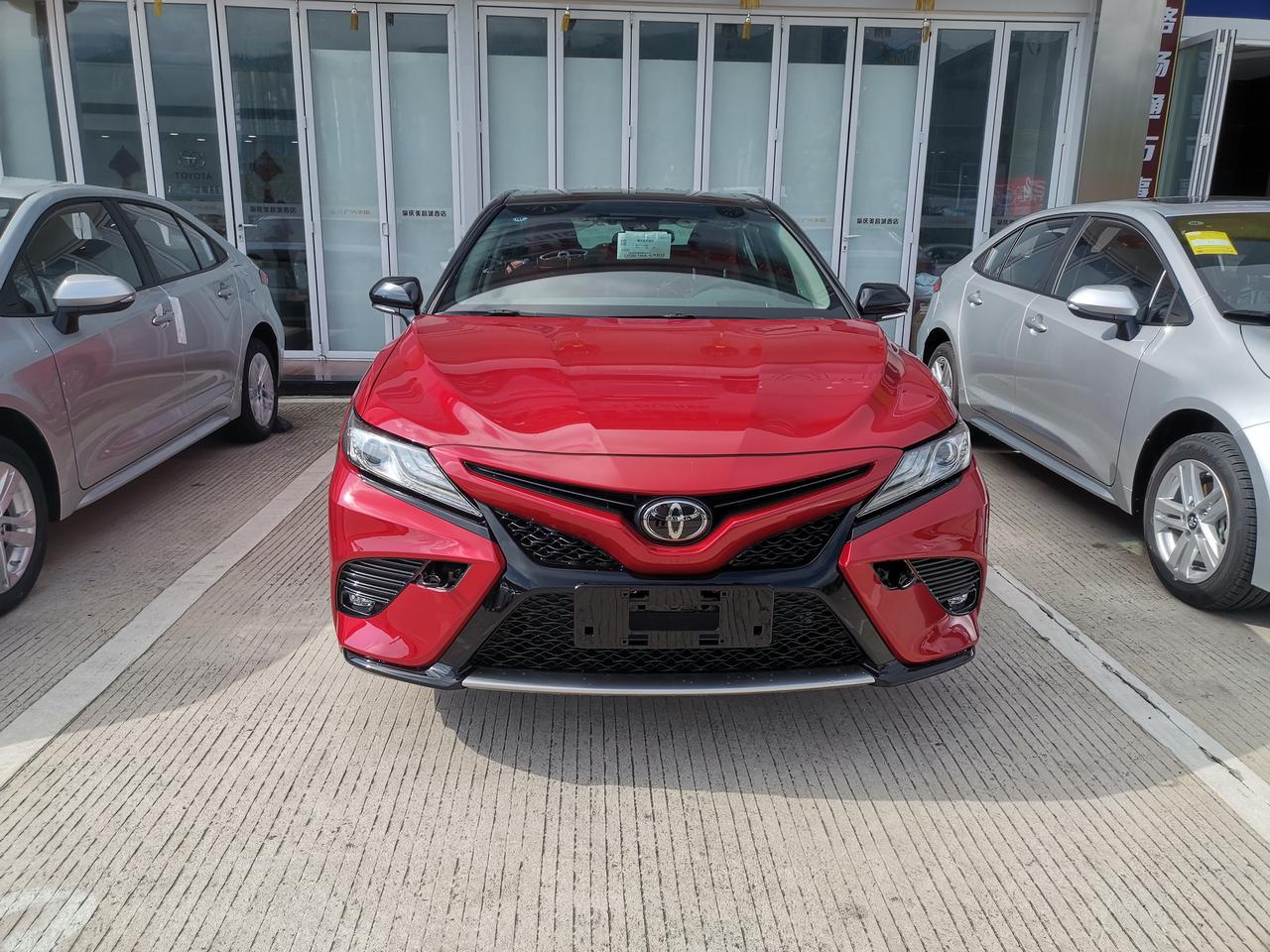 凯美瑞风尚版红黑双色