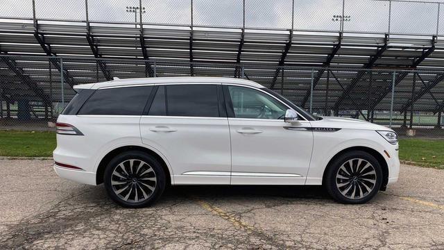 白色林肯飞行家大气