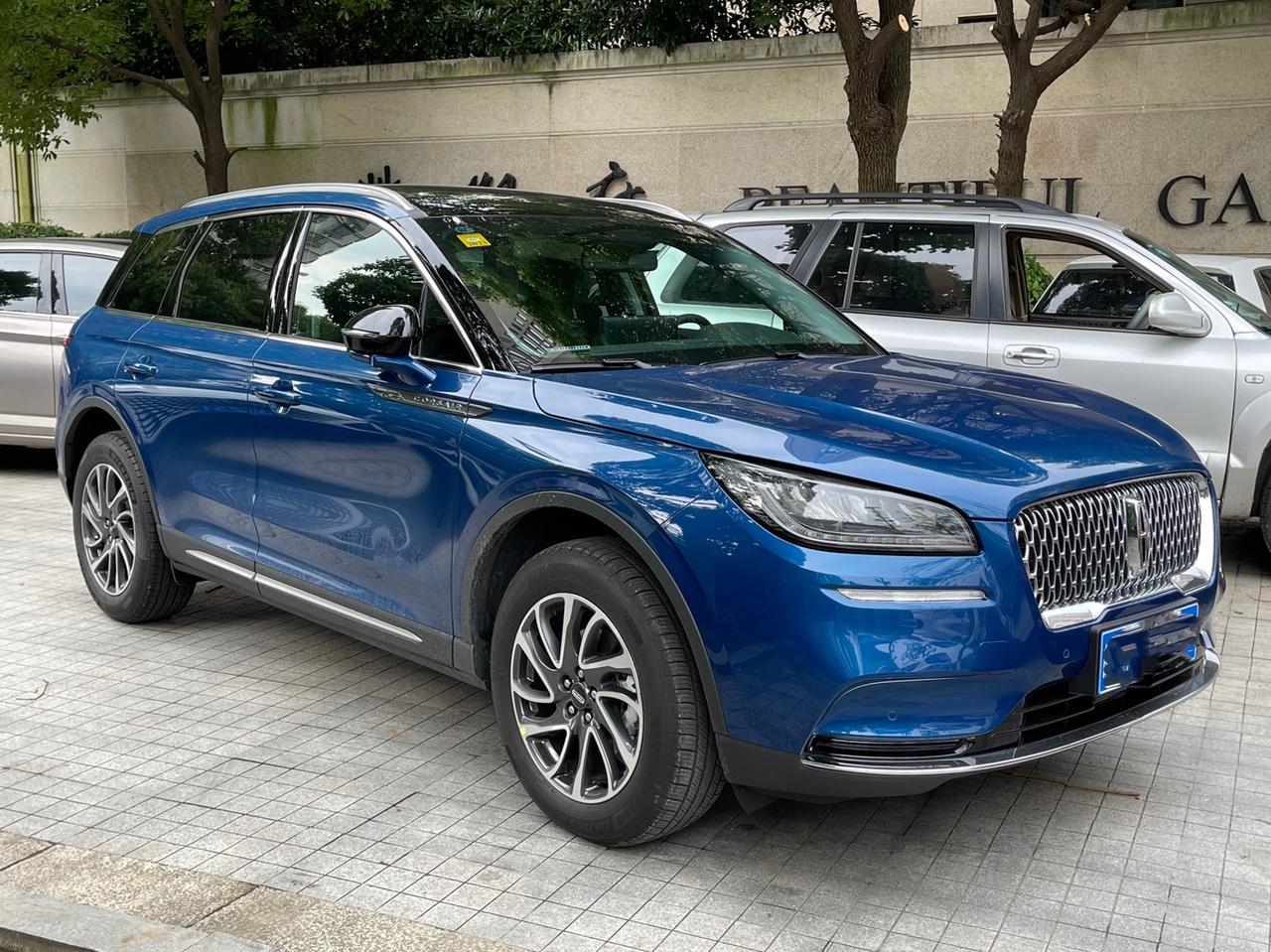 给车改了个色冒险家改色贴好像不多