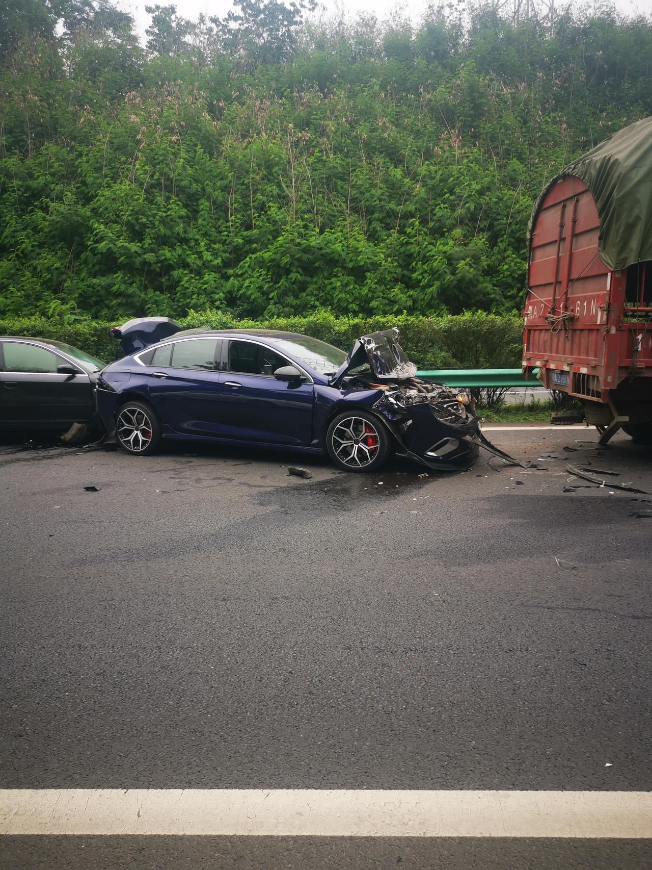 君威gs严重事故人保不给报废