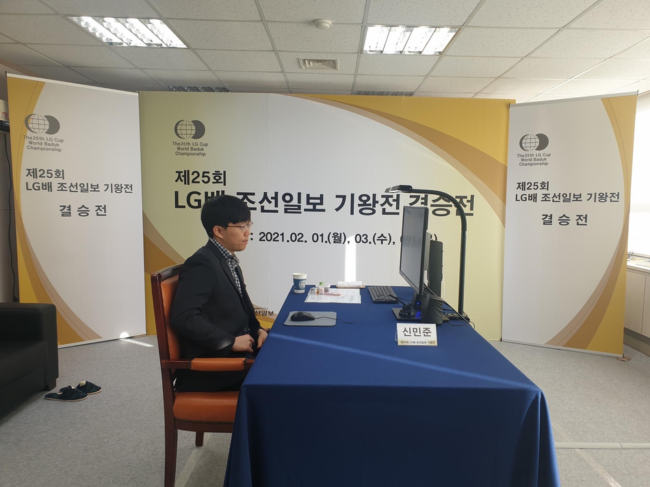 世界|柯洁痛失世界棋王赛冠军 无缘九冠王痛苦落泪