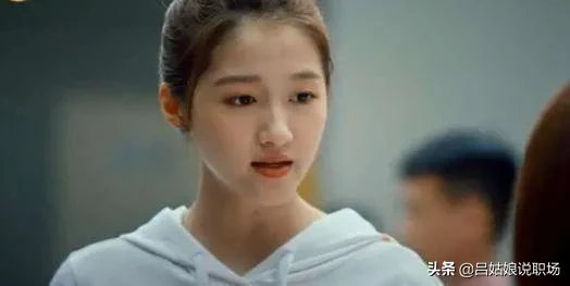 之前我有个人事助理，是一个刚毕业的美眉，有一次我让她写一个ppt，顺便问了下你