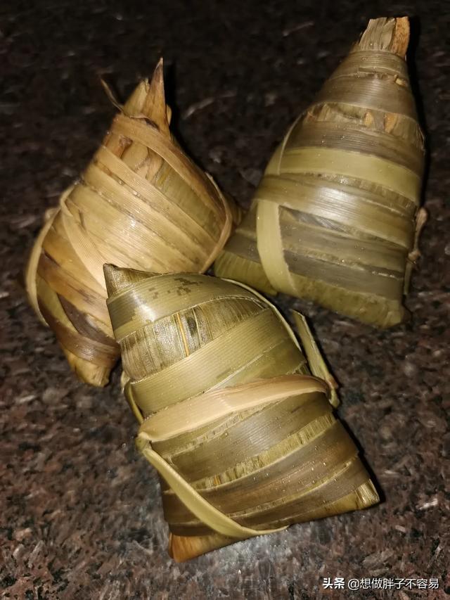 一款来自湛江地方特色的簕古粽子,簕古叶与蛤蒌叶相融的味道,绝