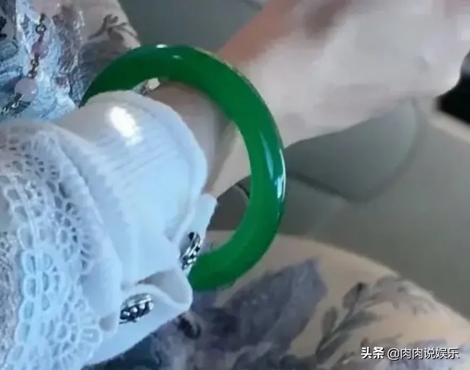什么|千万的富婆凭什么看上屌丝 阿兰翡翠手镯价值千万