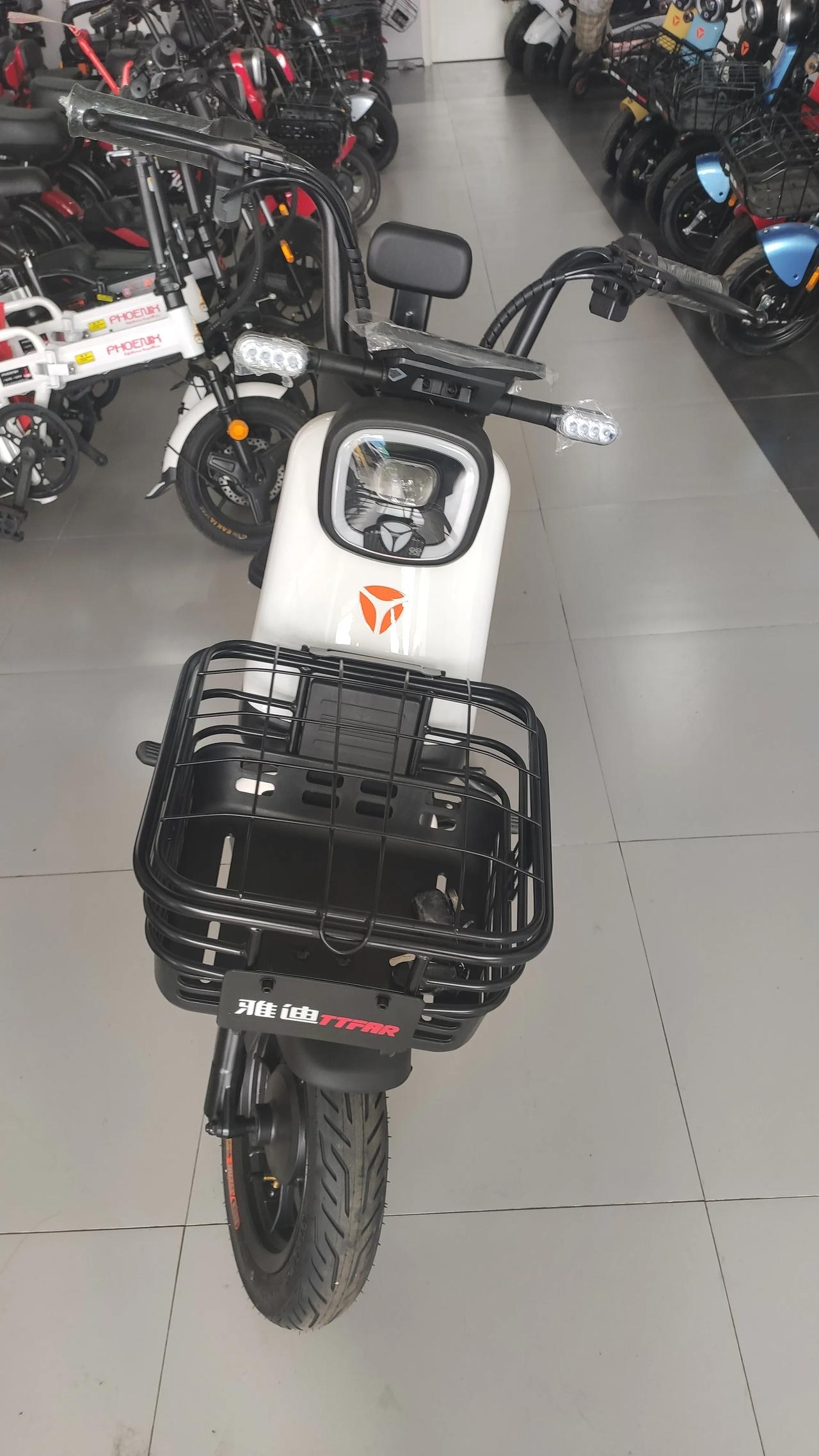 雅迪冠能速迈系列外观精致大气就是价格小贵