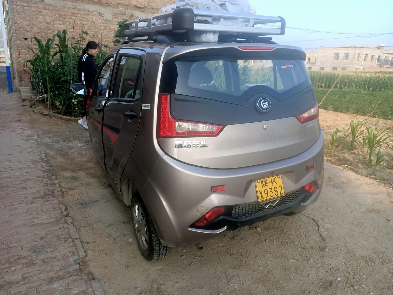 去年去山西买了个三轮子车,富路金骏马奇瑞二缸600发动机,回