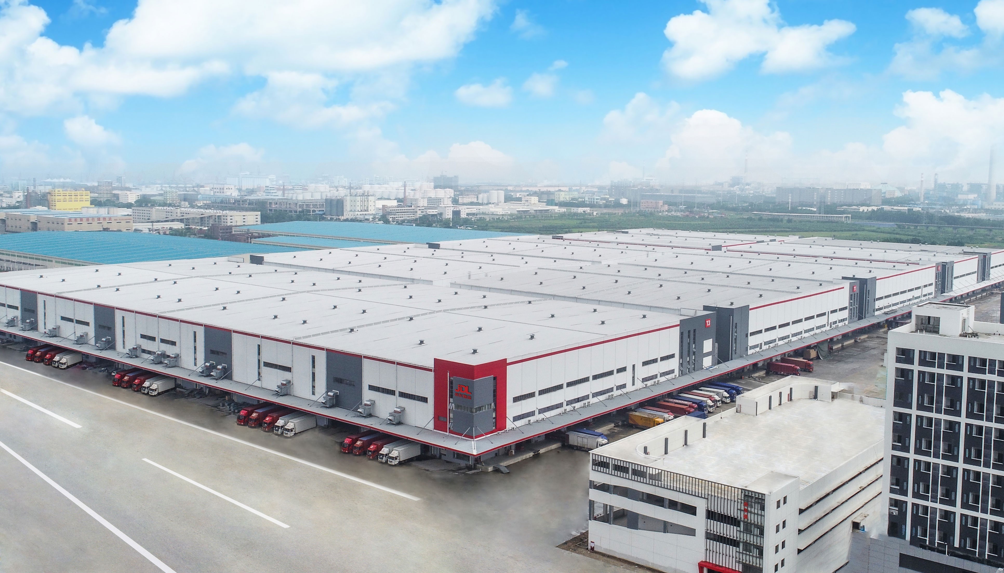 京东物流运营超过1000个仓库,包含京东物流管理的云仓面积在内,仓储总