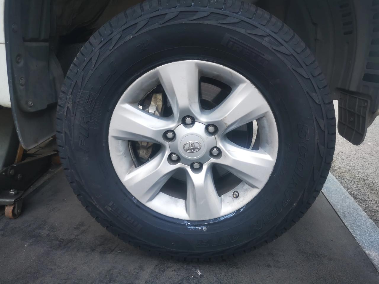 倍耐力一款at轮胎 275 65 17 丰田霸道实在霸道