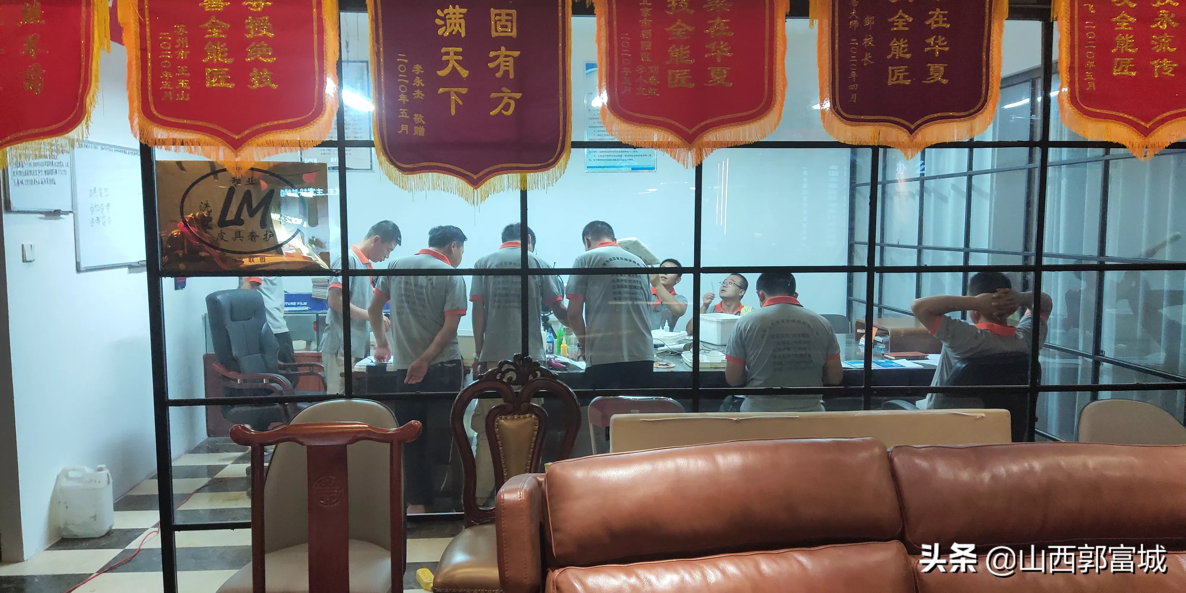 铜门师傅这工作赚钱不