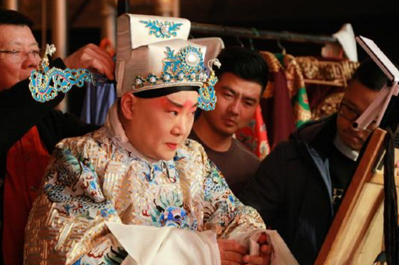 价值|郭德纲穿蟒袍被曝价值不菲 蟒袍腰间玉带大有来历