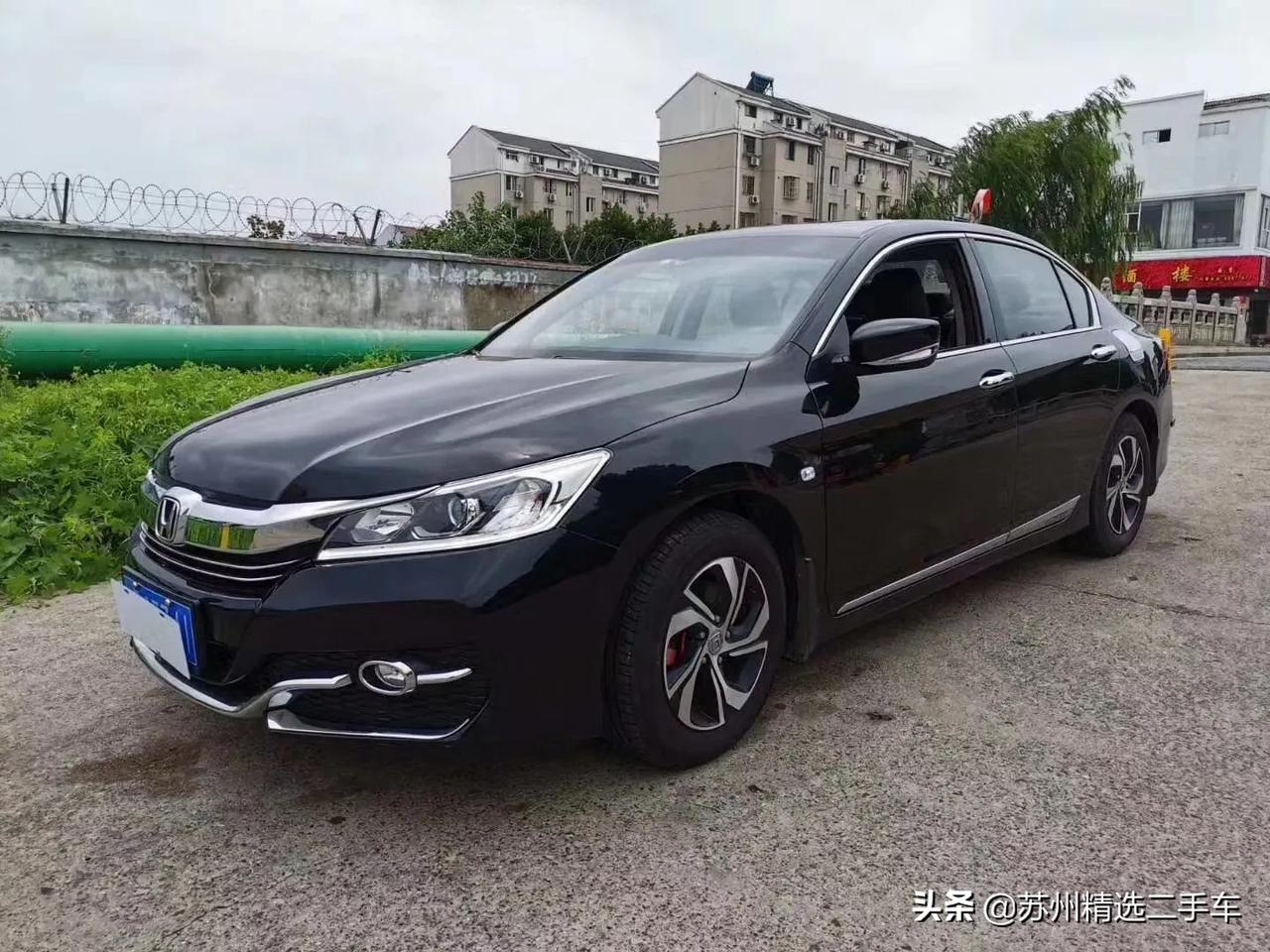 新到17年9.5代2.0l雅阁舒适车况完美 全车两个面喷漆