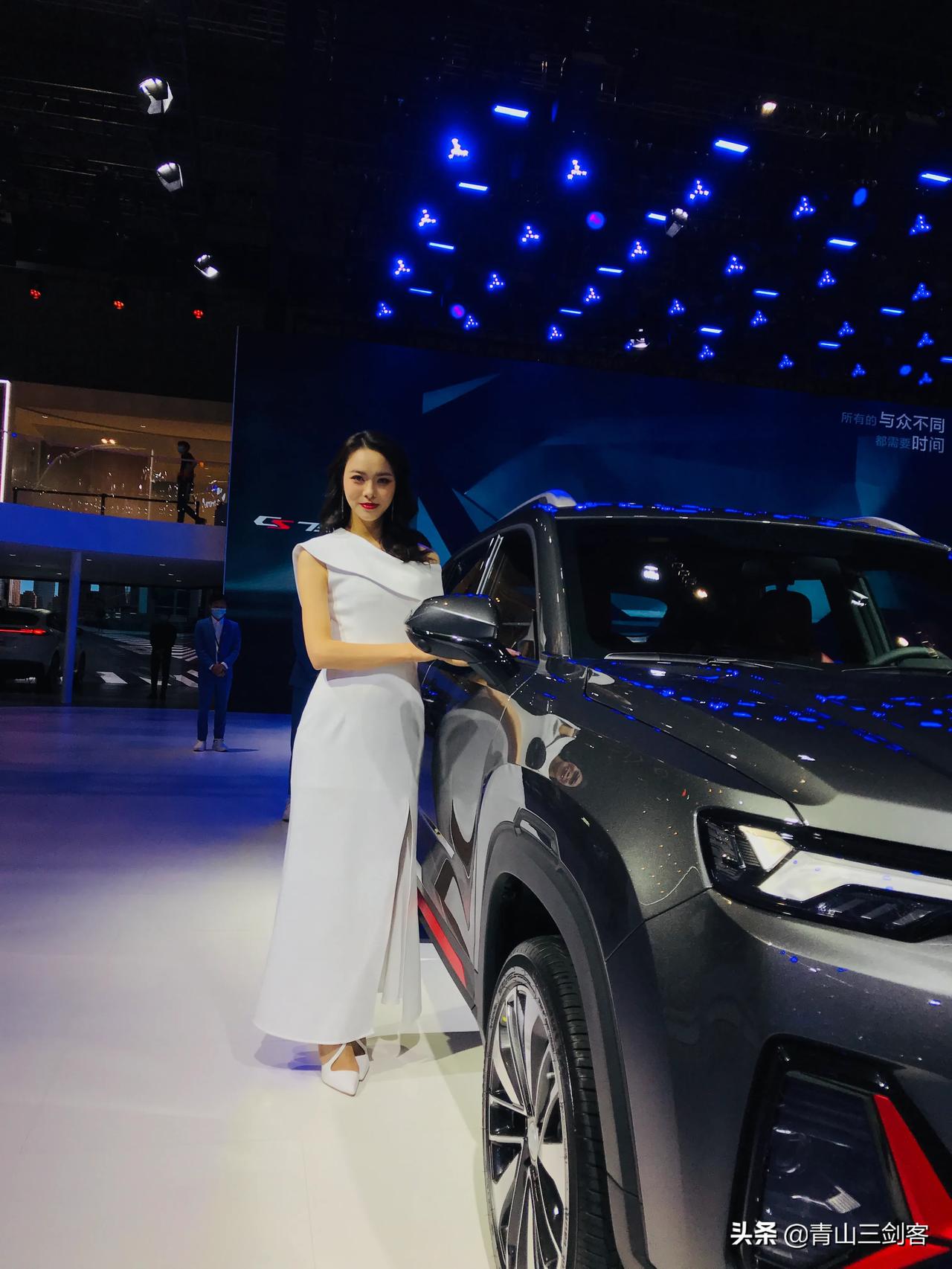 今天去上海车展没时间过了一大半咯,快去看漂亮小姐姐#2021